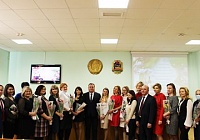Председатель Госкомвоенпрома поздравил сотрудниц центрального аппарата ведомства с Днем женщин